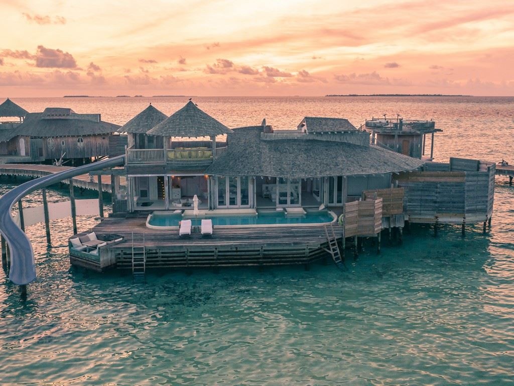 rooms-1-bedroom-water-retreat-with-slide