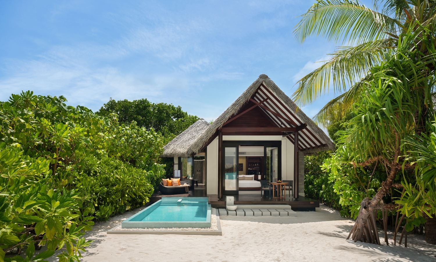 rooms-pool-beach-villa