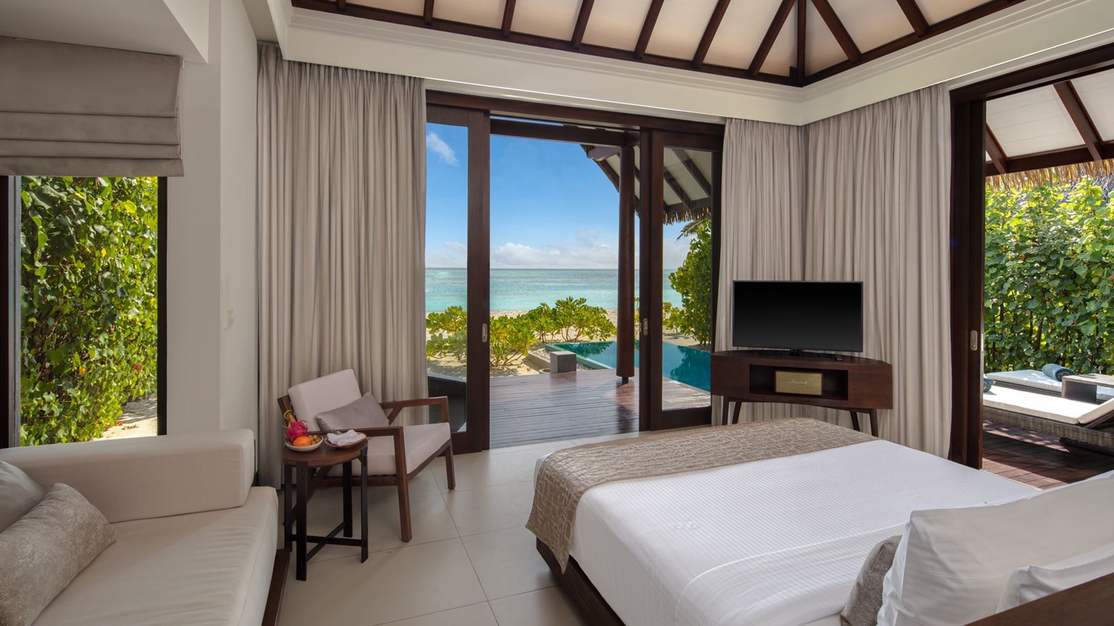 rooms-pool-beach-villa
