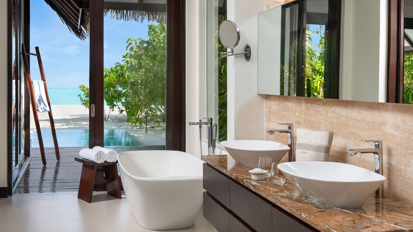 rooms-pool-beach-villa