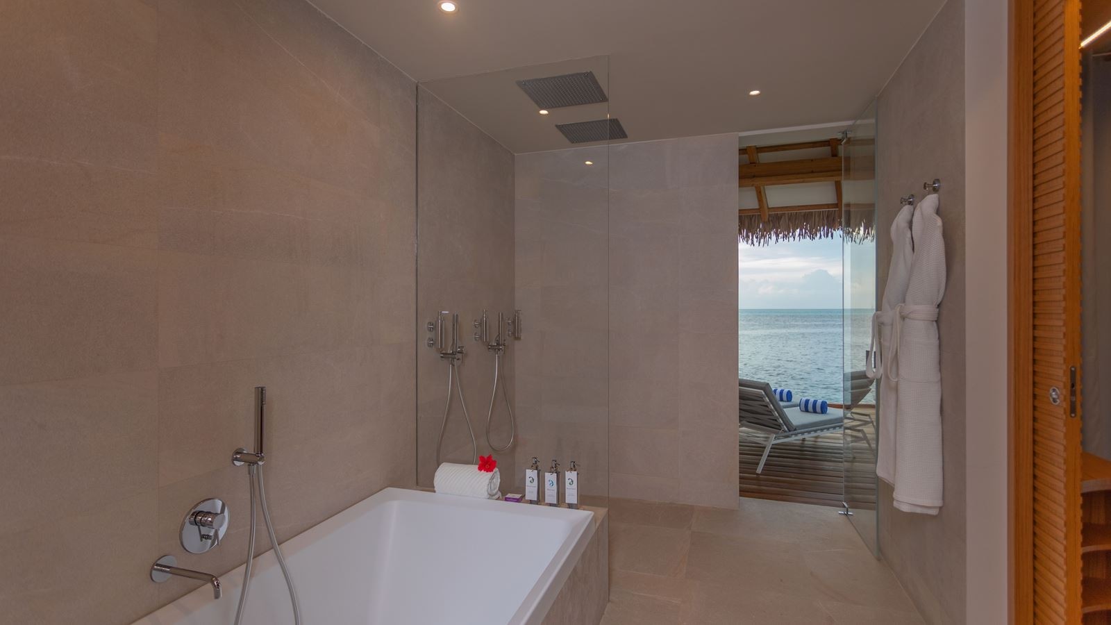 rooms-water-suite-with-pool