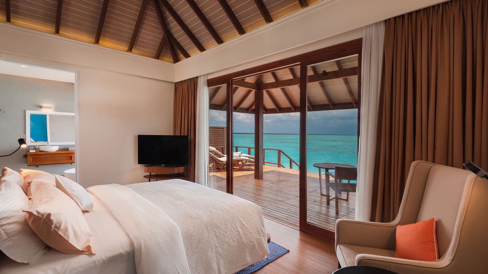 rooms-water-villa-with-pool