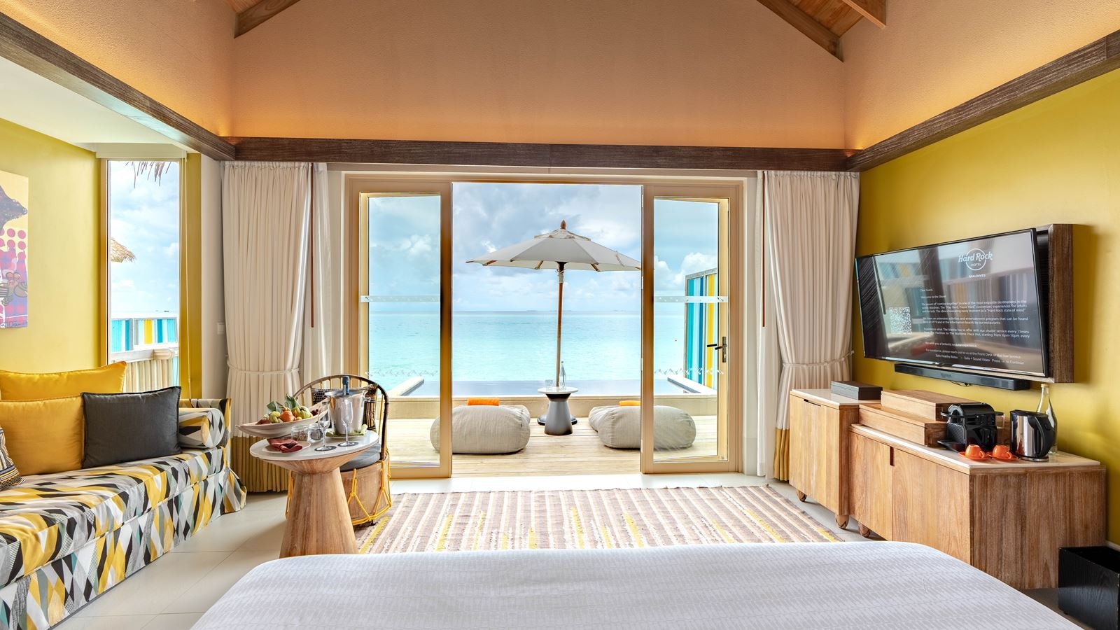 rooms-diamond-overwater-pool-villa--king