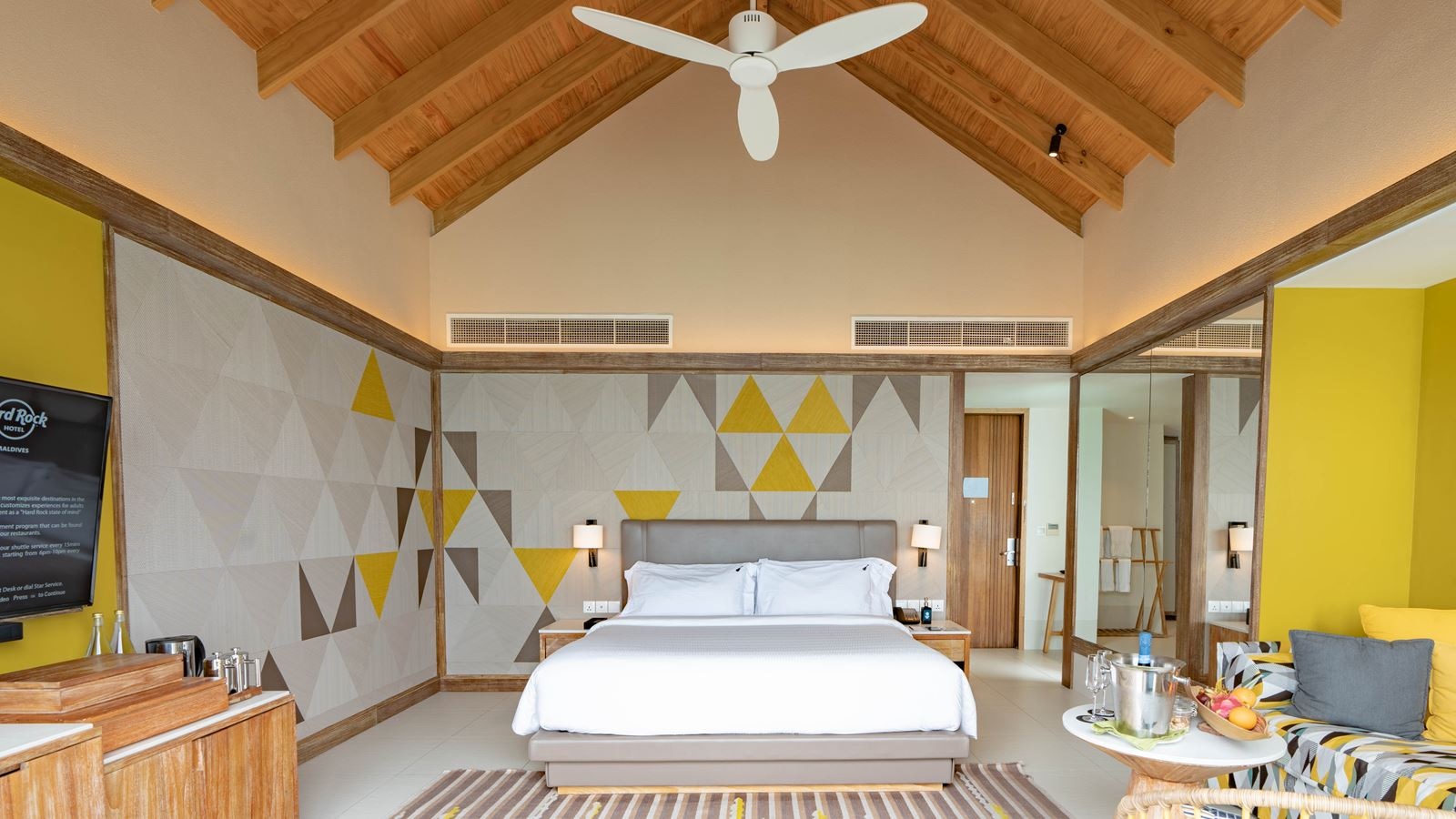 rooms-diamond-overwater-pool-villa--king