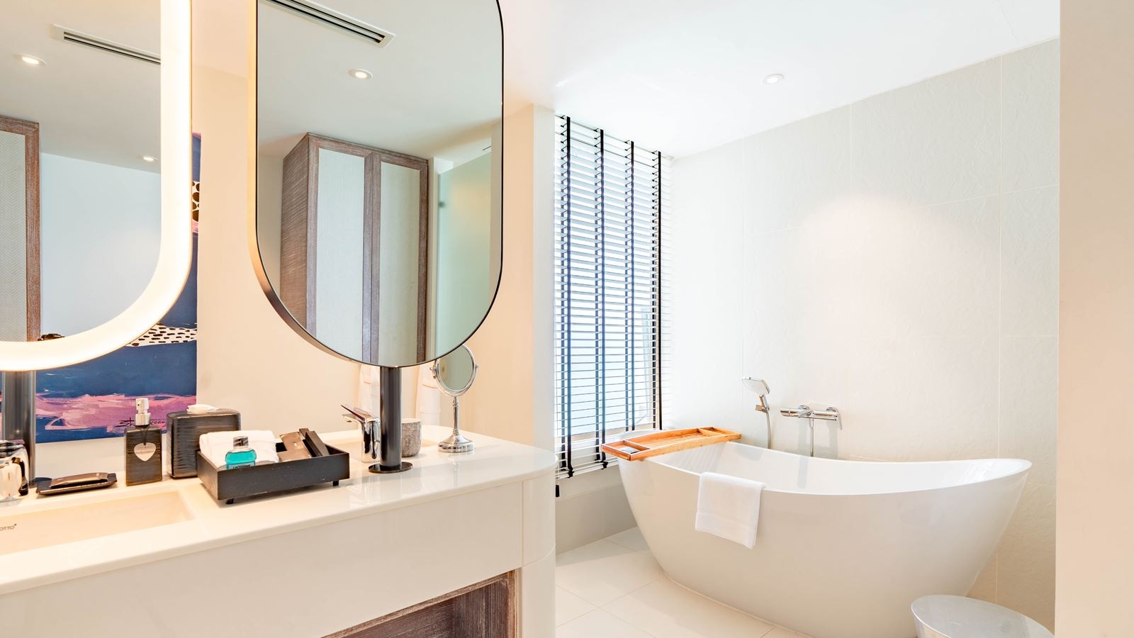 rooms-diamond-overwater-pool-villa--king