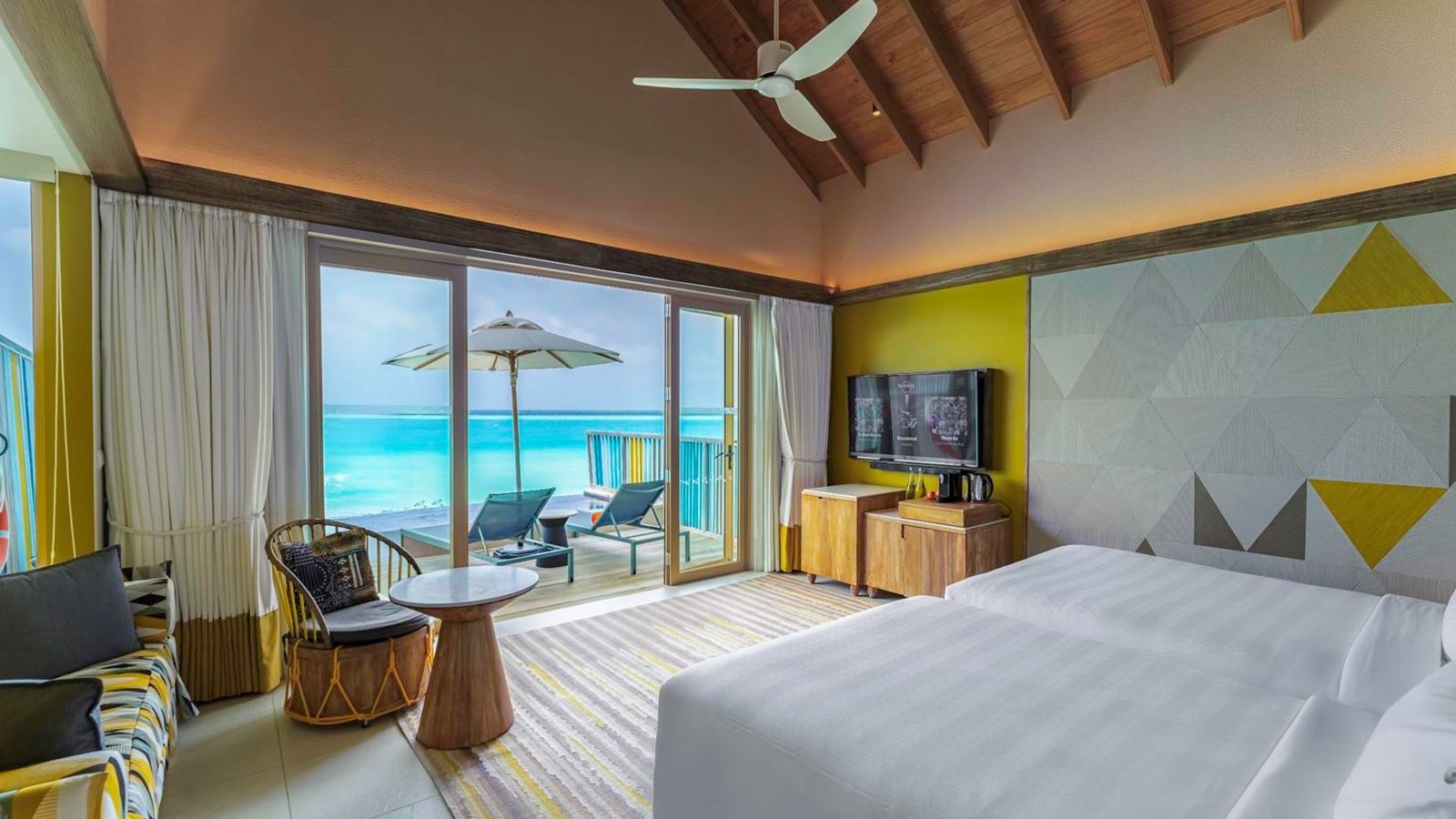 rooms-diamond-overwater-pool-villa--twin