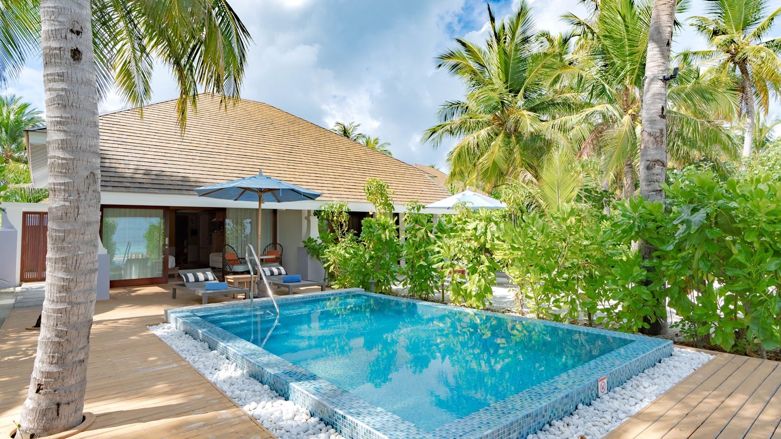 rooms-beach-villa-with-pool