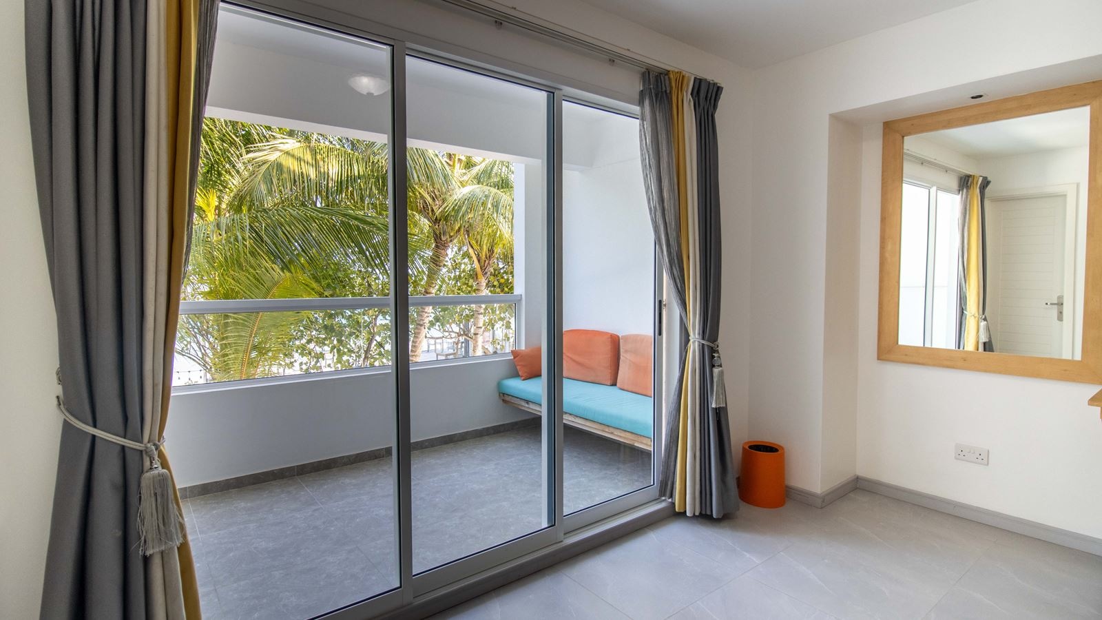 rooms-deluxe-plus-seaview