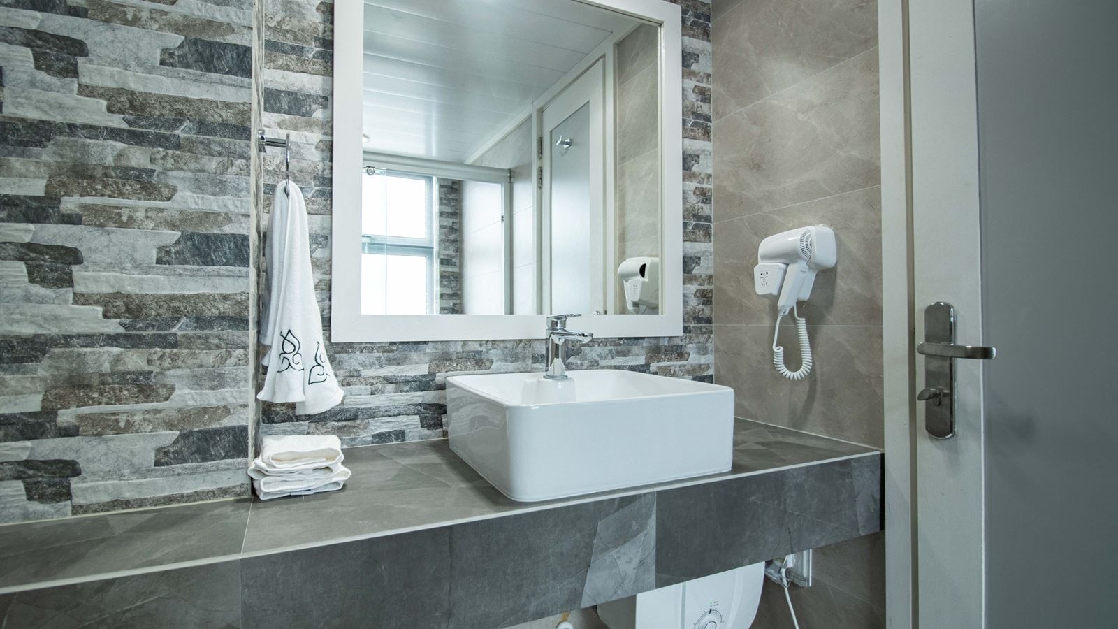 rooms-deluxe-plus-panaromic-seaview