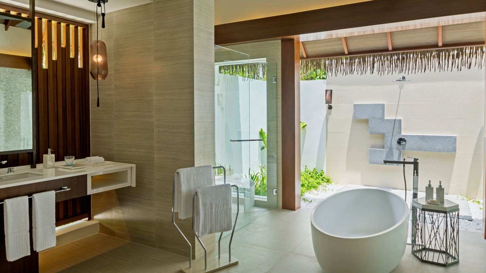 rooms-beach-pool-villa