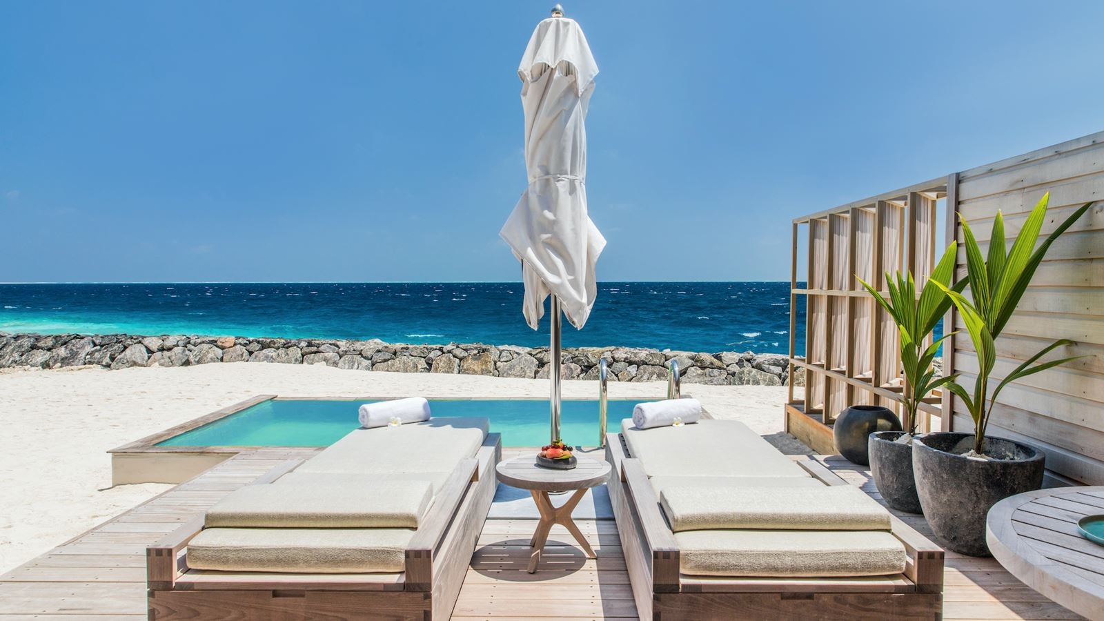 rooms-beach-pool-villa