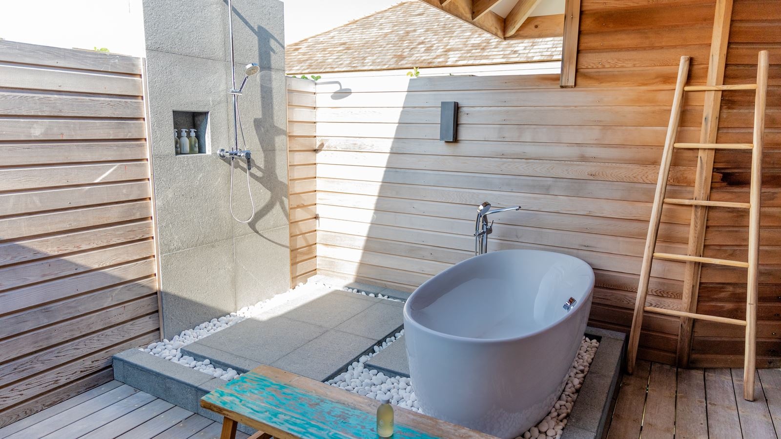 rooms-lagoon-pool-villa