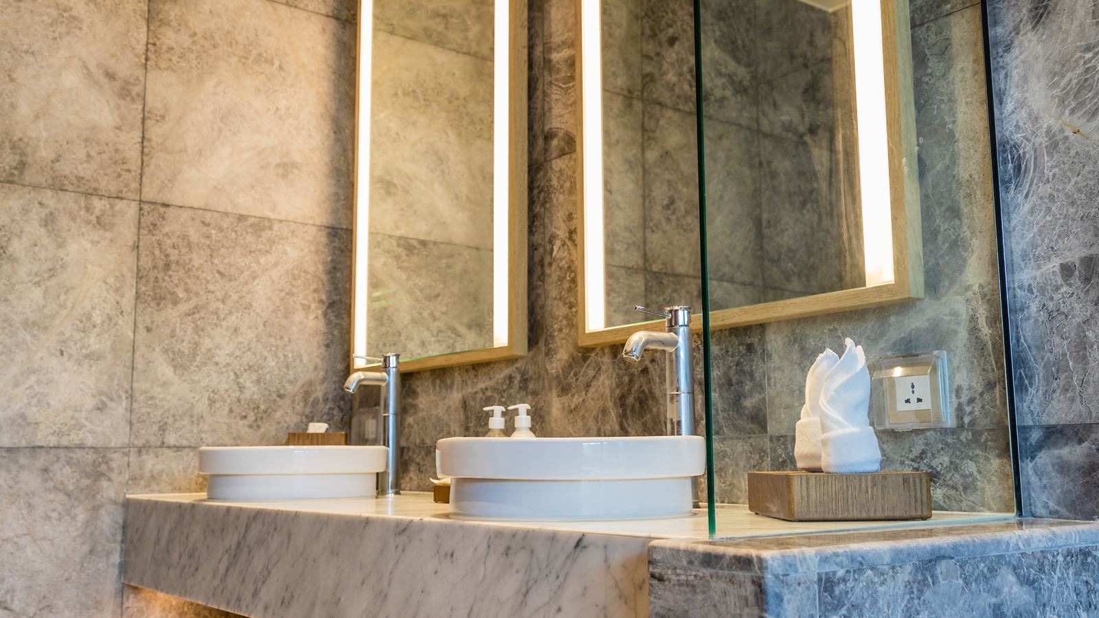 rooms-lagoon-pool-villa