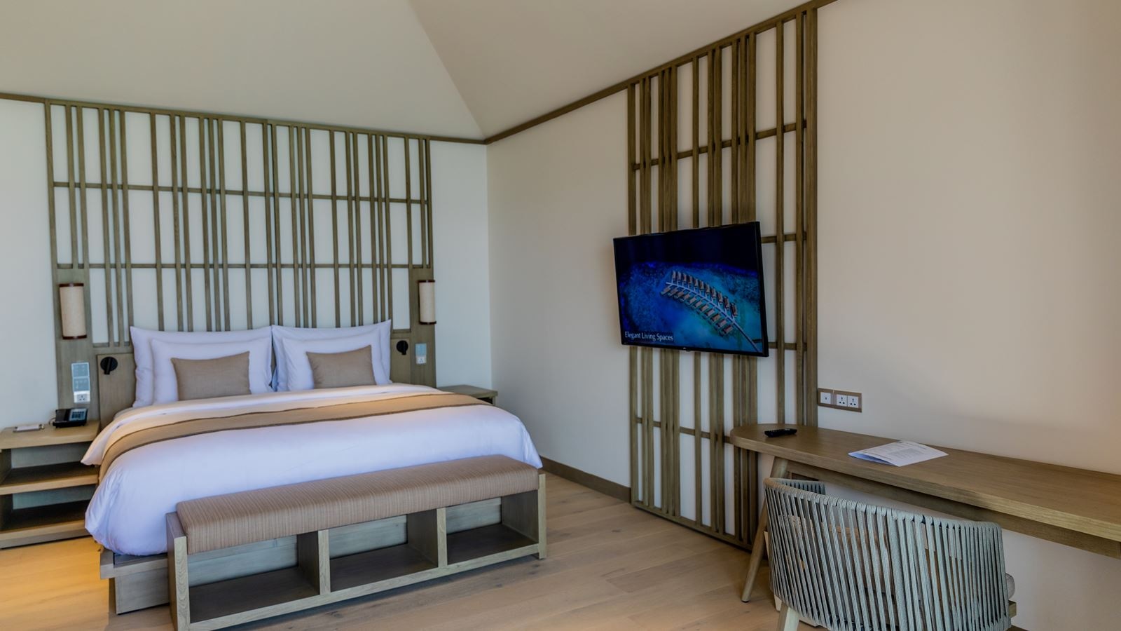 rooms-lagoon-pool-villa