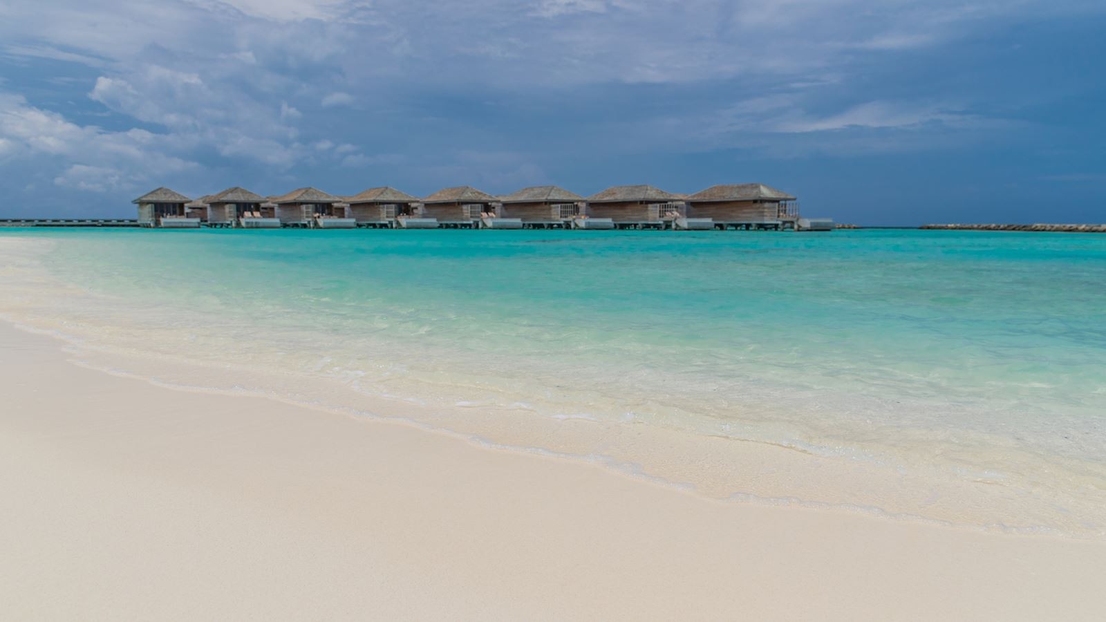 rooms-lagoon-pool-villa