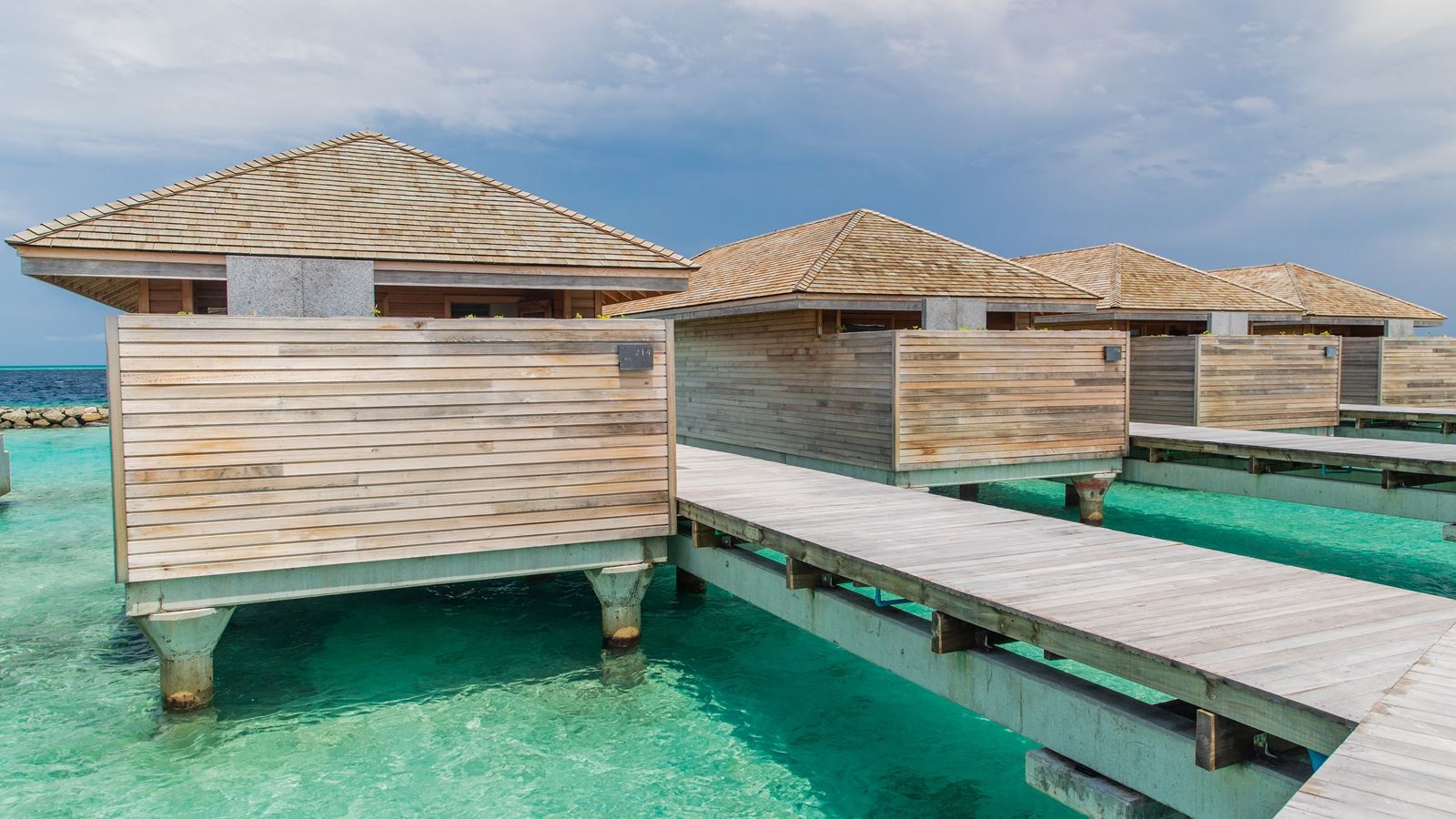 rooms-lagoon-pool-villa