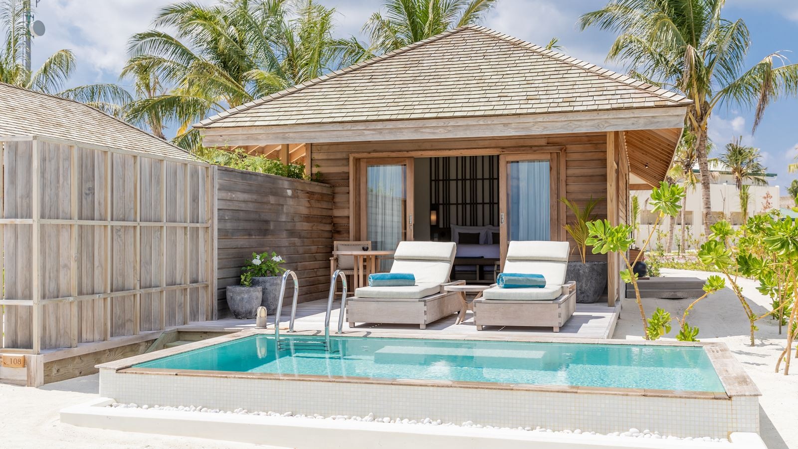 rooms-beach-pool-villa