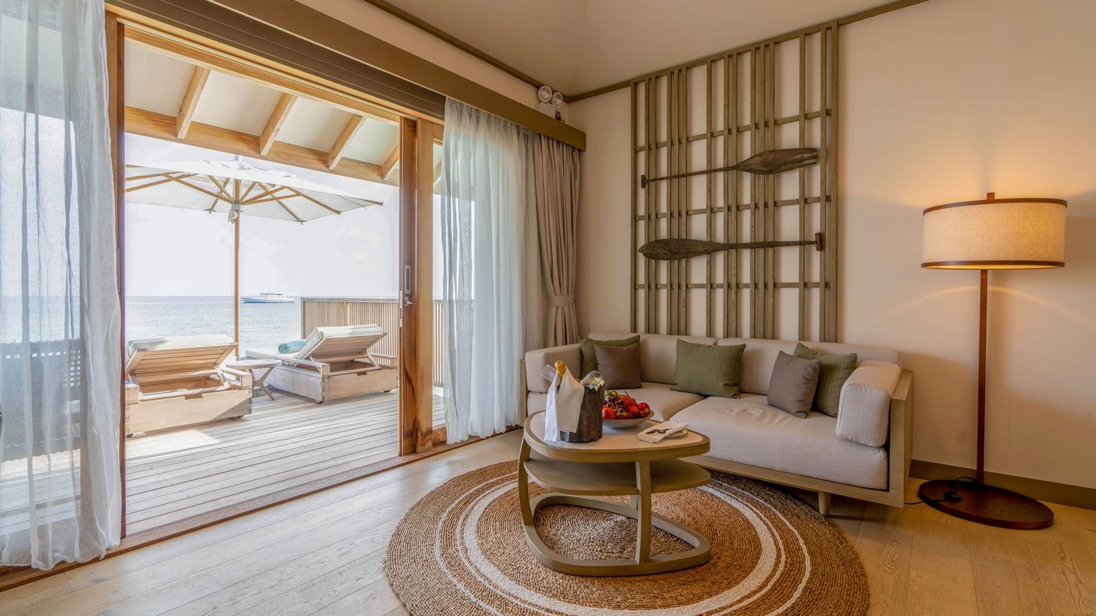 rooms-lagoon-pool-villa