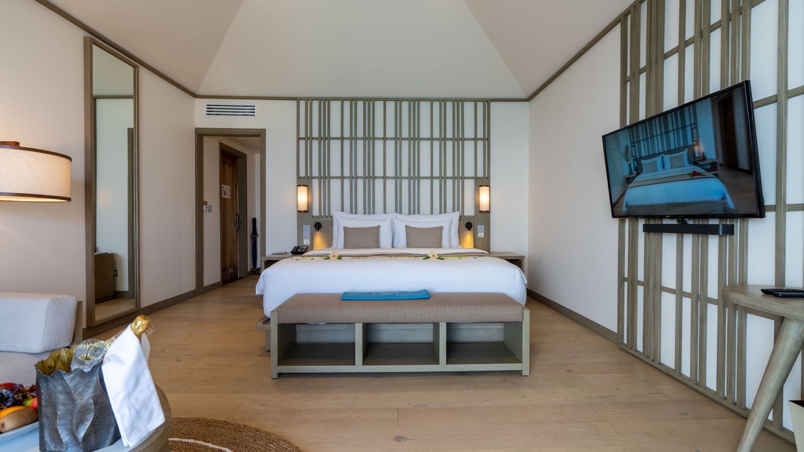 rooms-lagoon-pool-villa