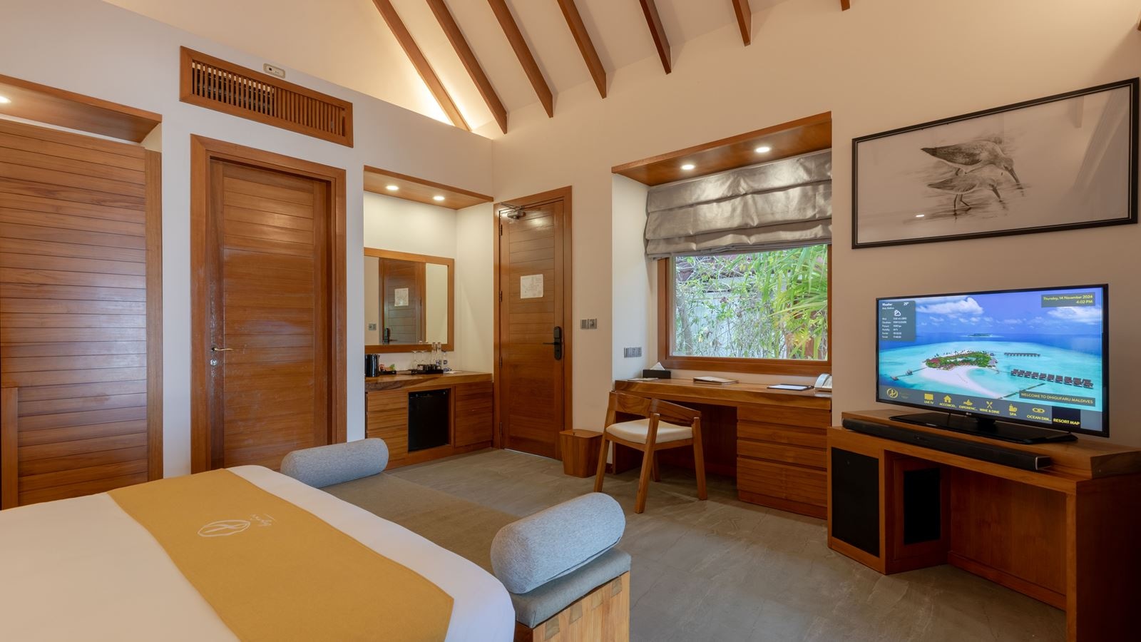 rooms-pool-beach-villa