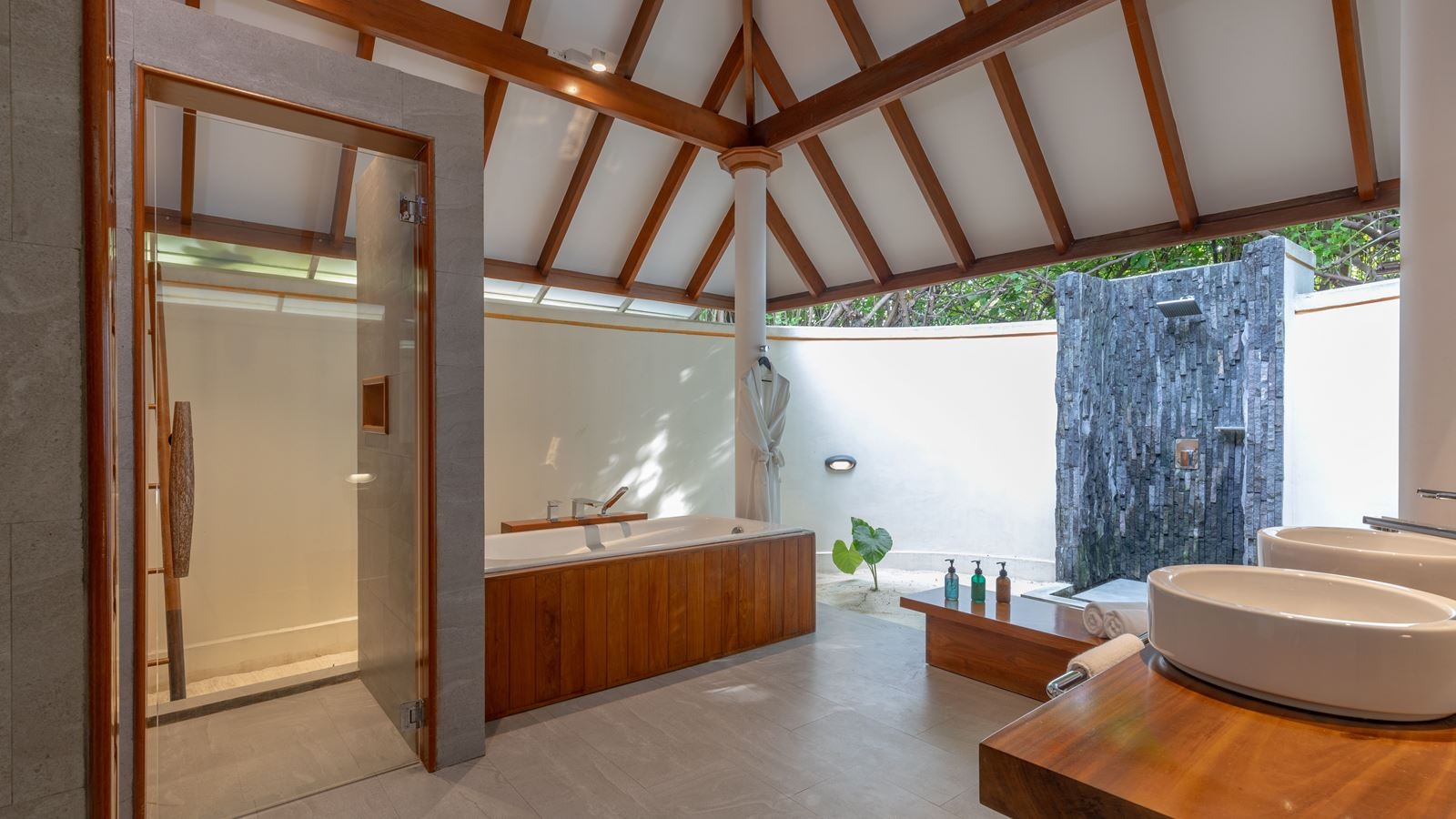 rooms-pool-beach-villa