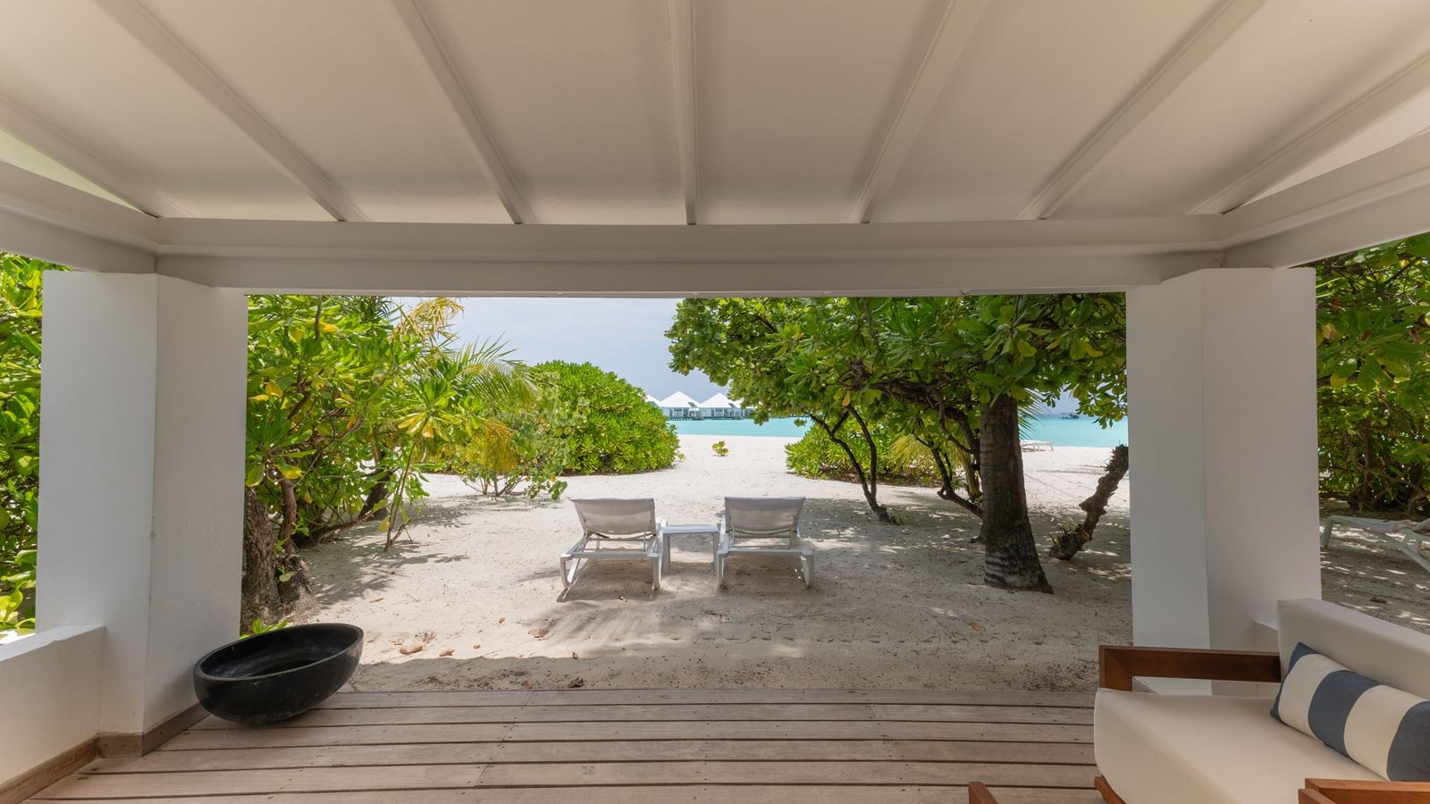 rooms-beach-front-villa