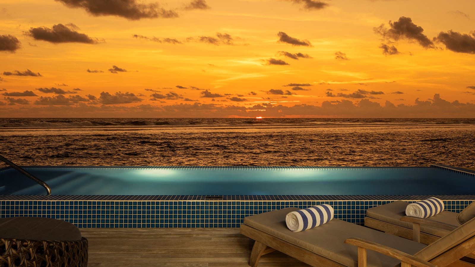 rooms-overwater-villa--pool--sunset-view