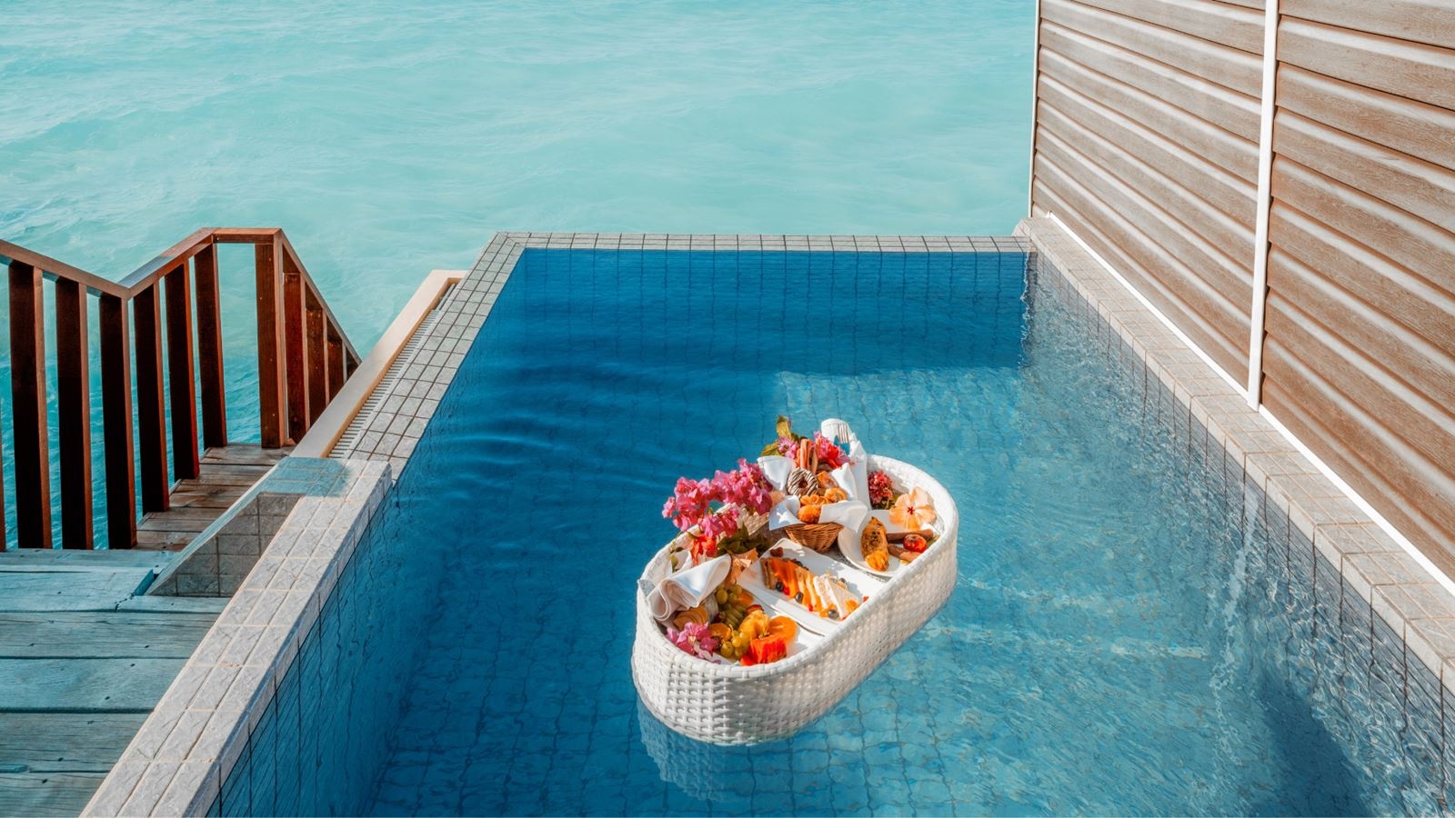 rooms-deluxe-water-pool-villa