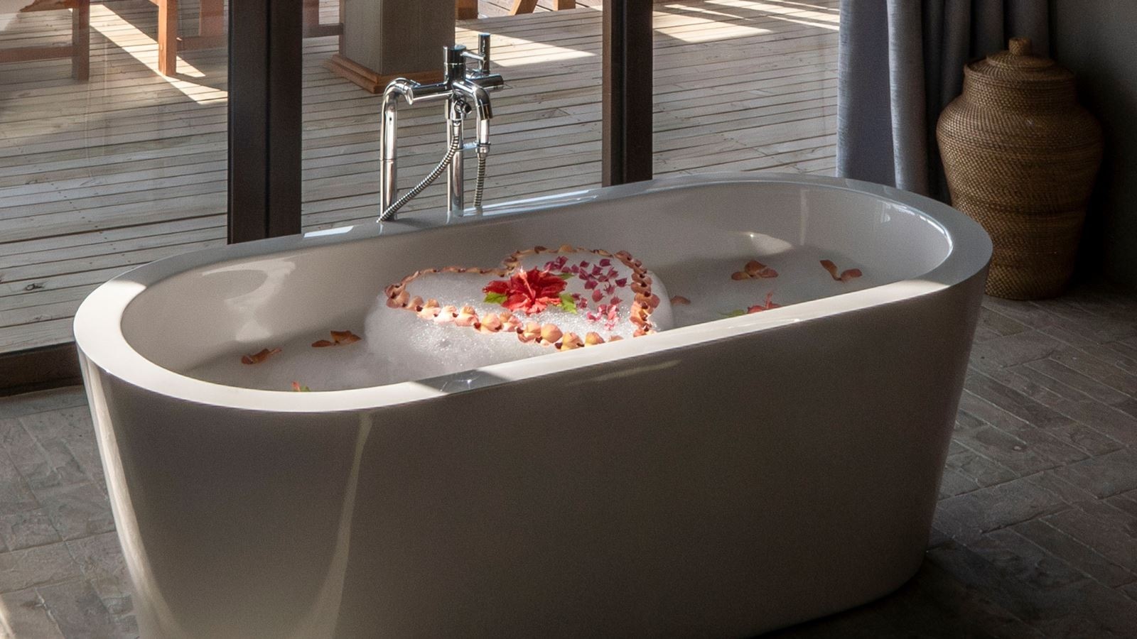 rooms-over-water-residence