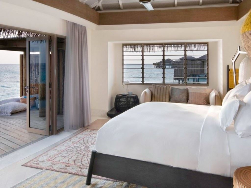 rooms-sunset-overwater-pool-villa