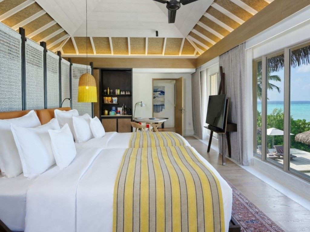 rooms-two-bedroom-beachfront-pool-residence