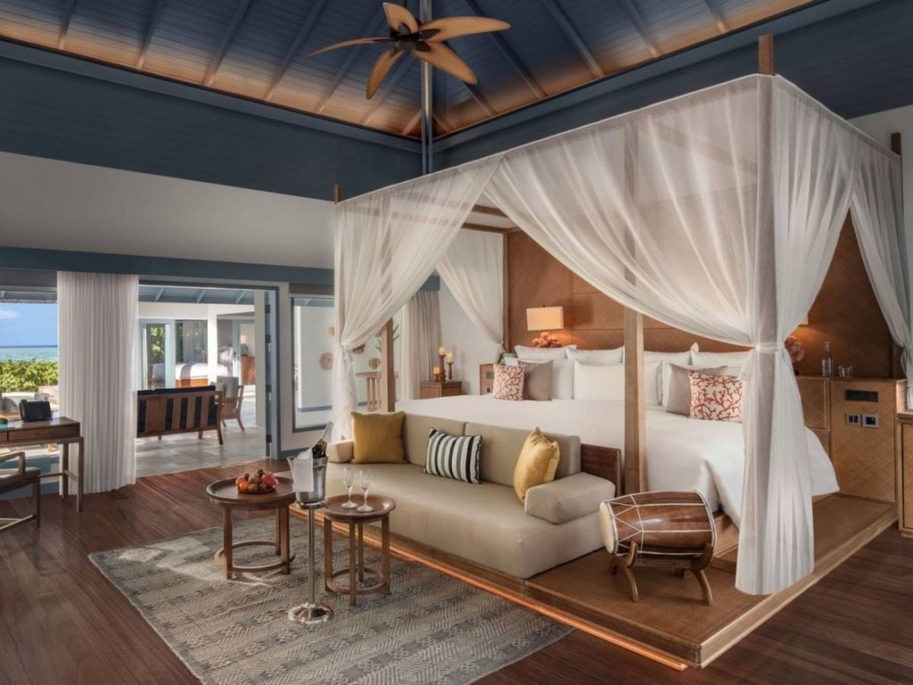 rooms-sunset-deluxe-beach-villa