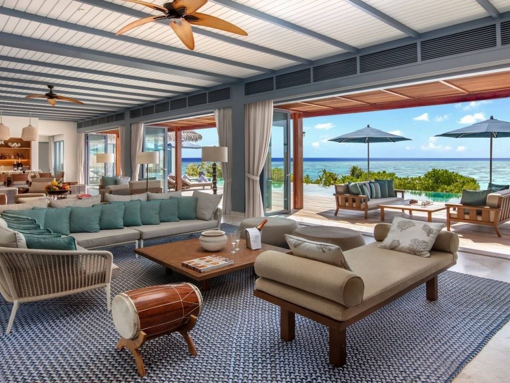 rooms-raffles-royal-residence