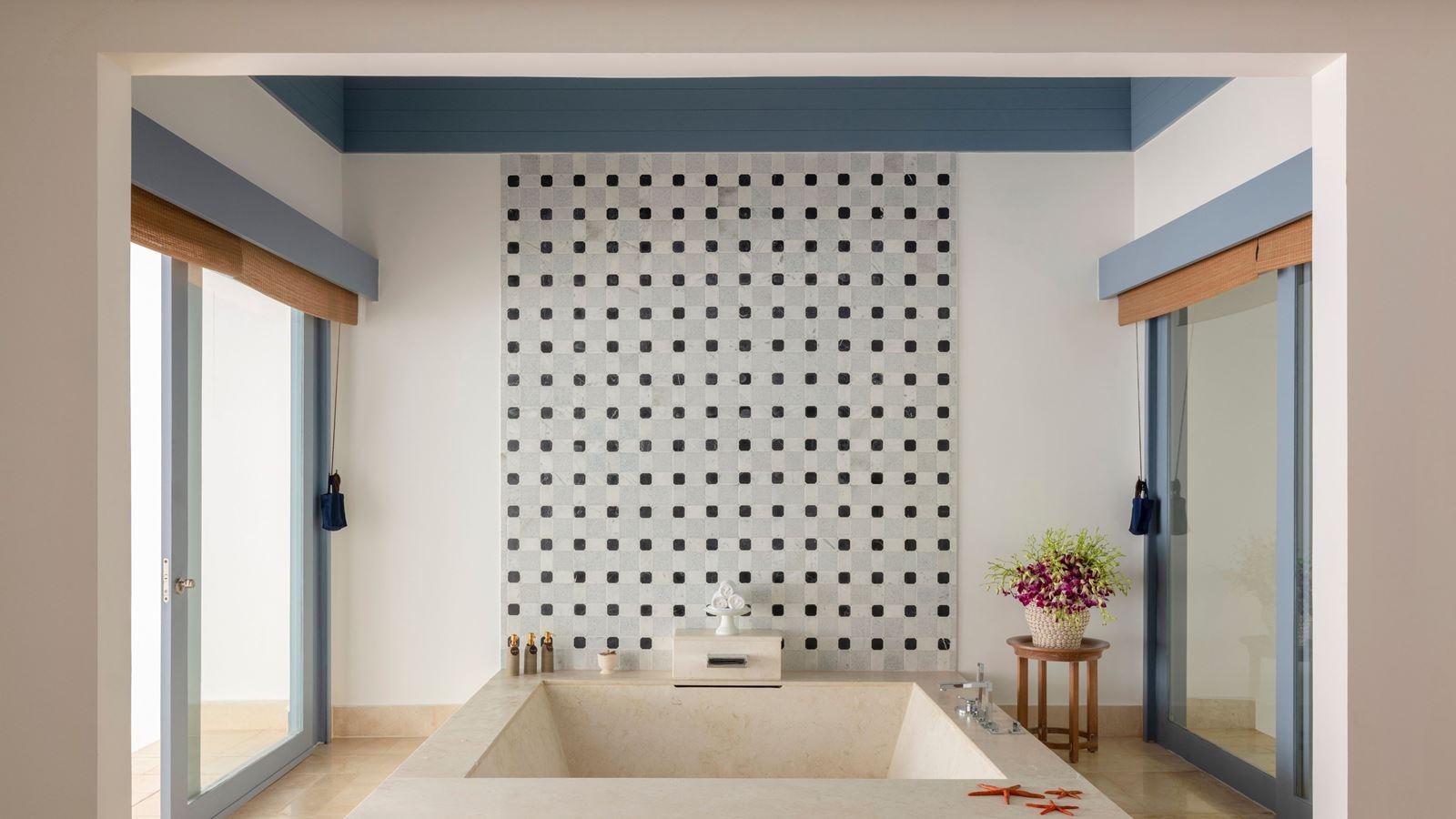 rooms-oceanfront-beach-pool-villa-1br