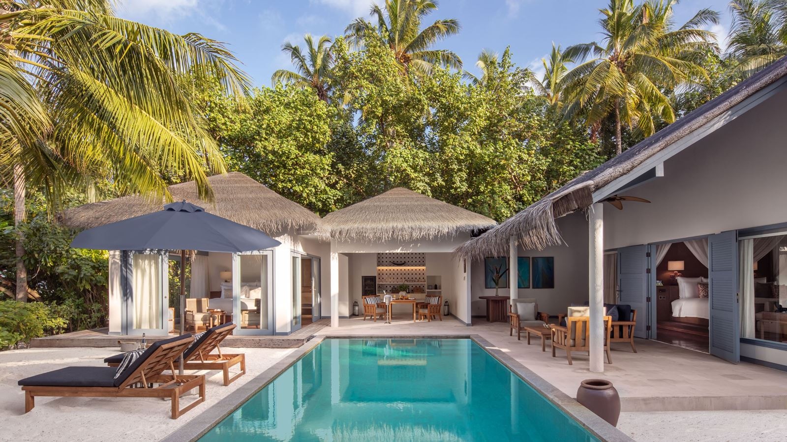 rooms-family-oceanfront-beach-pool-villa--2br