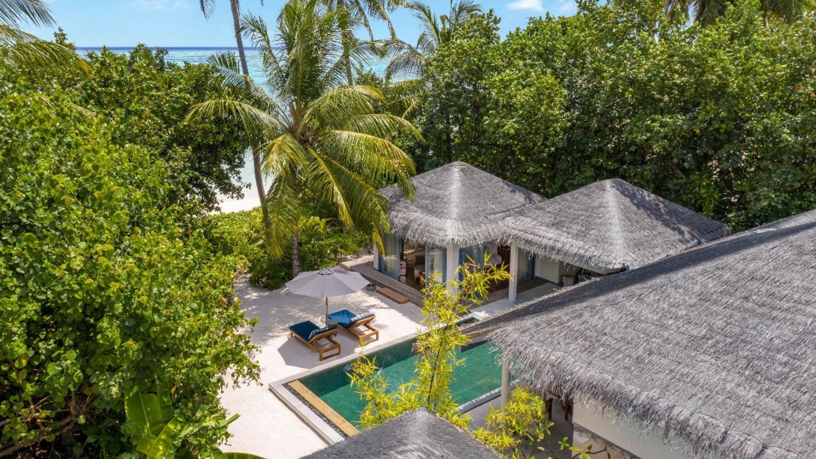 rooms-family-oceanfront-beach-pool-villa--2br