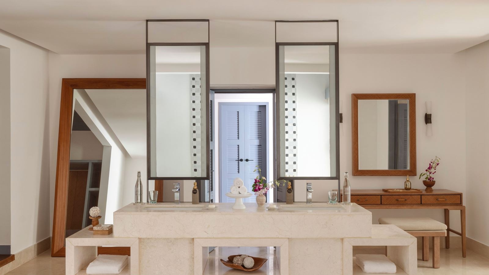 rooms-oceanfront-beach-pool-villa-1br