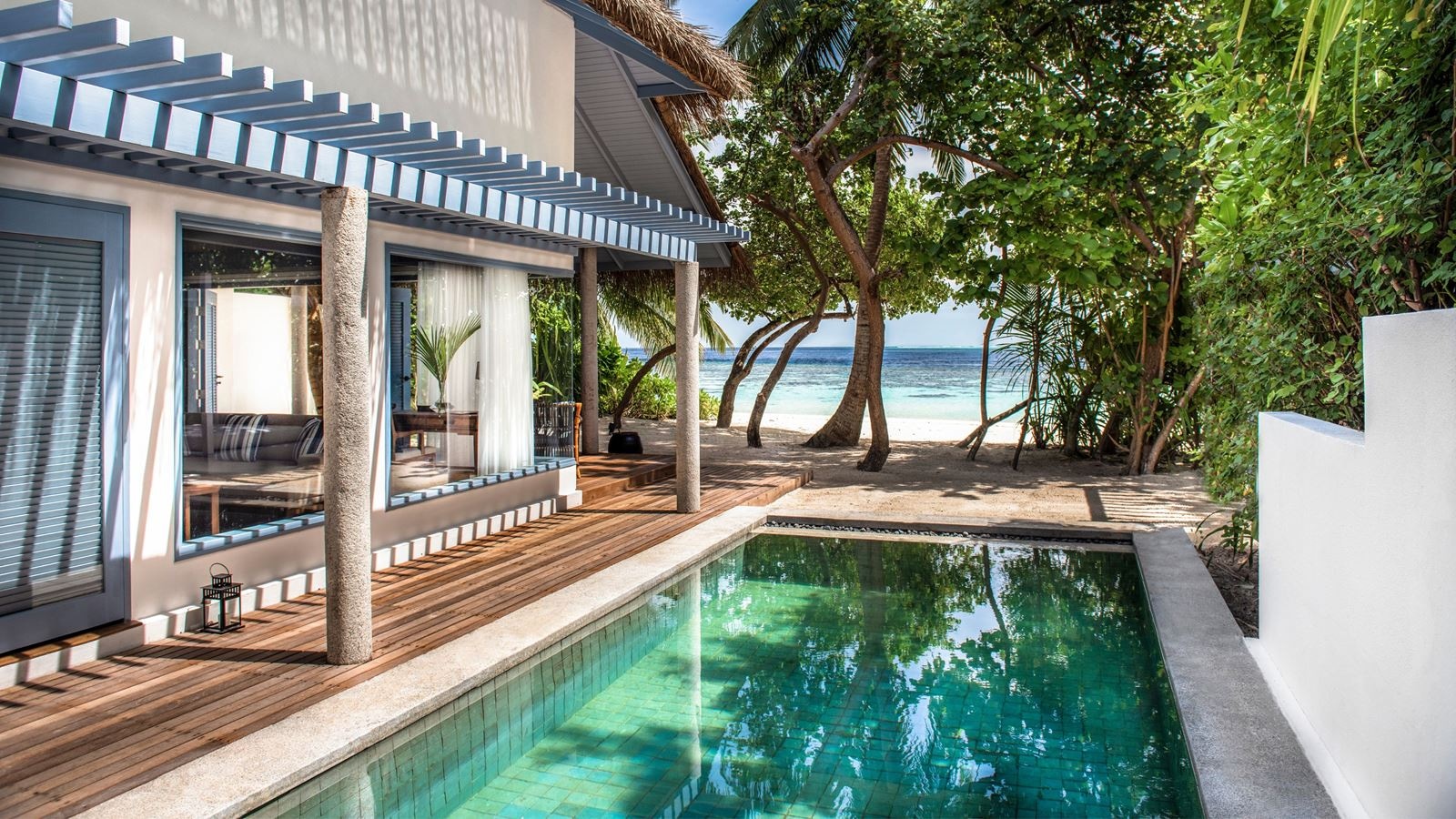 rooms-oceanfront-beach-pool-villa-1br