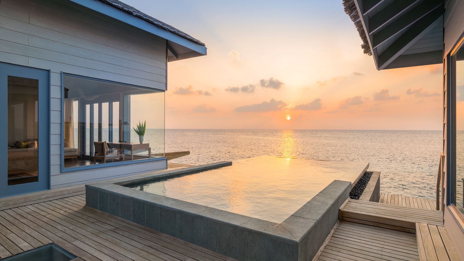 rooms-sunset-overwater-pool-villa-1br