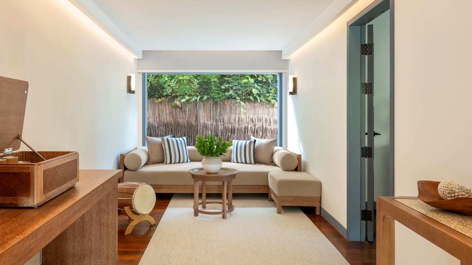 rooms-sunset-beach-pool-villa-1br