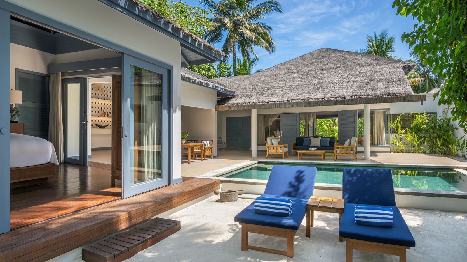 rooms-family-oceanfront-beach-pool-villa--2br