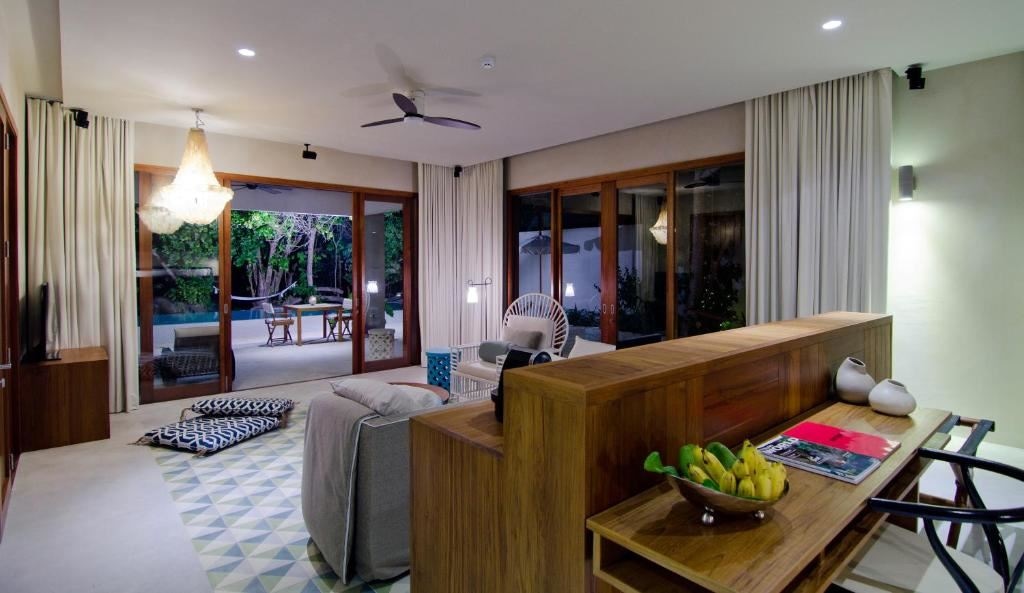 rooms-beach-pool-villa