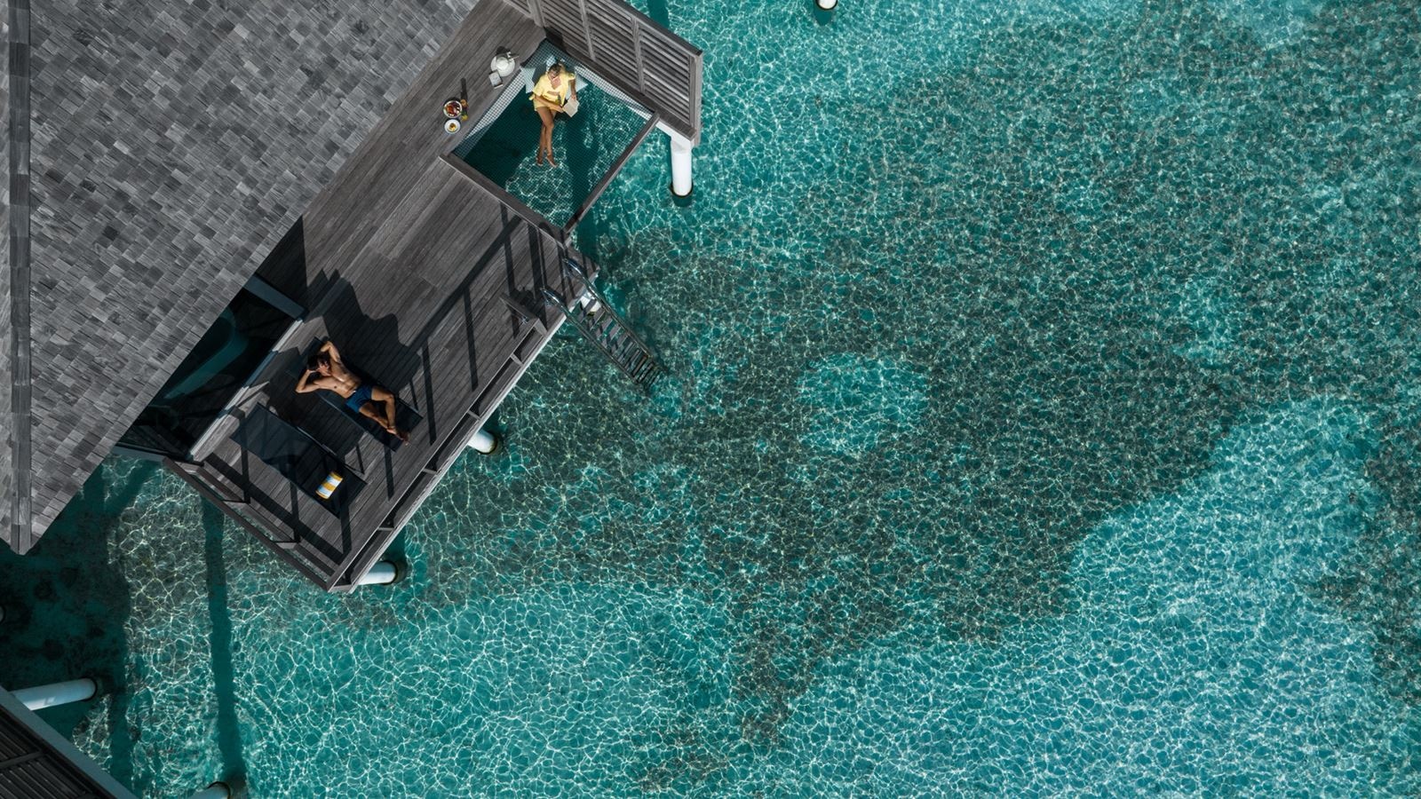 rooms-sunrise-overwater-villa