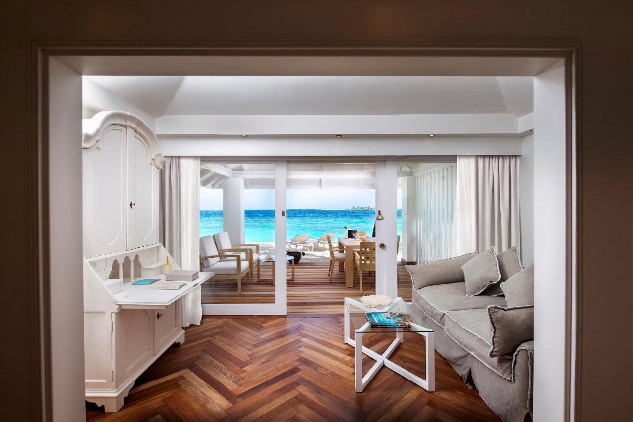 rooms-beach-front-junior-suite