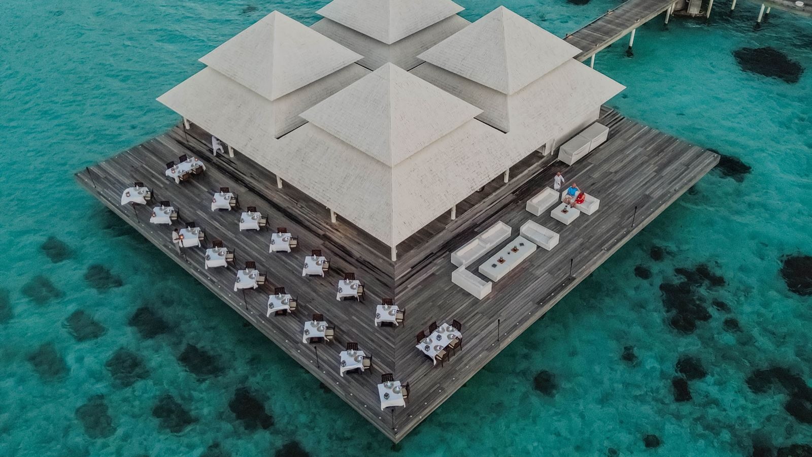 restaurants-aqua-over-water-restaurant