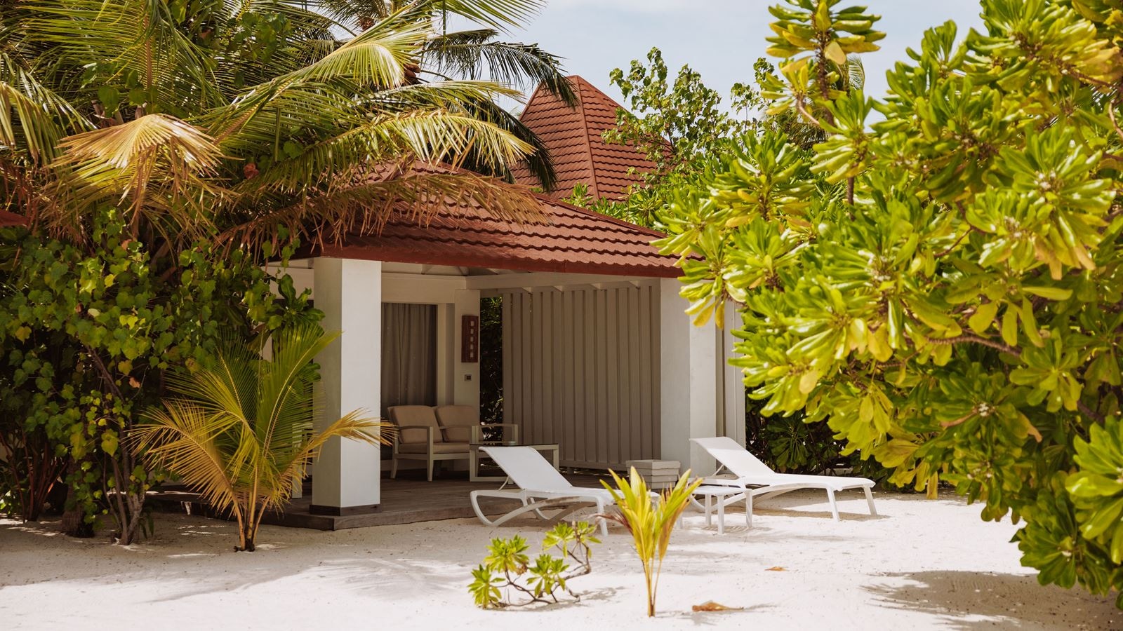 rooms-beach-front-junior-suite