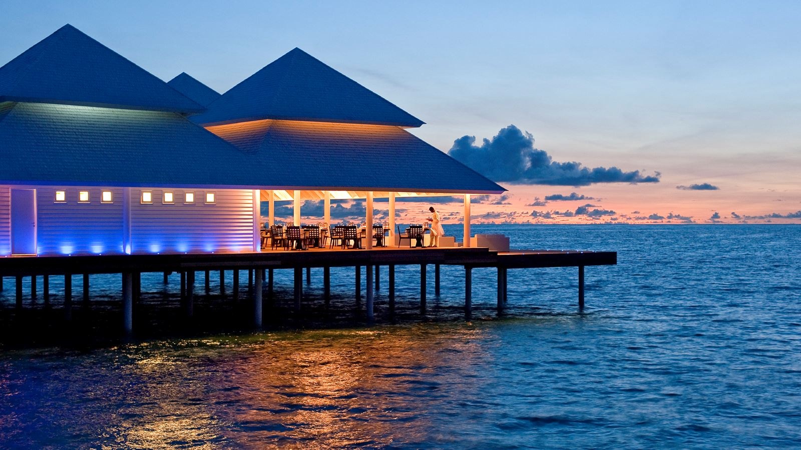 restaurants-aqua-overwater