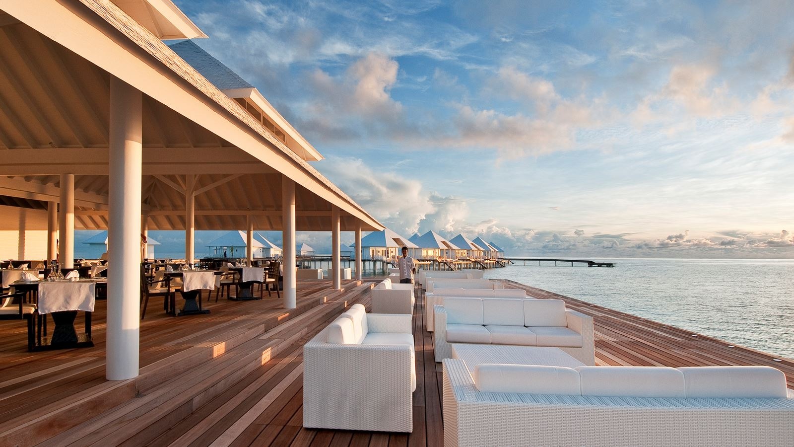 restaurants-aqua-overwater