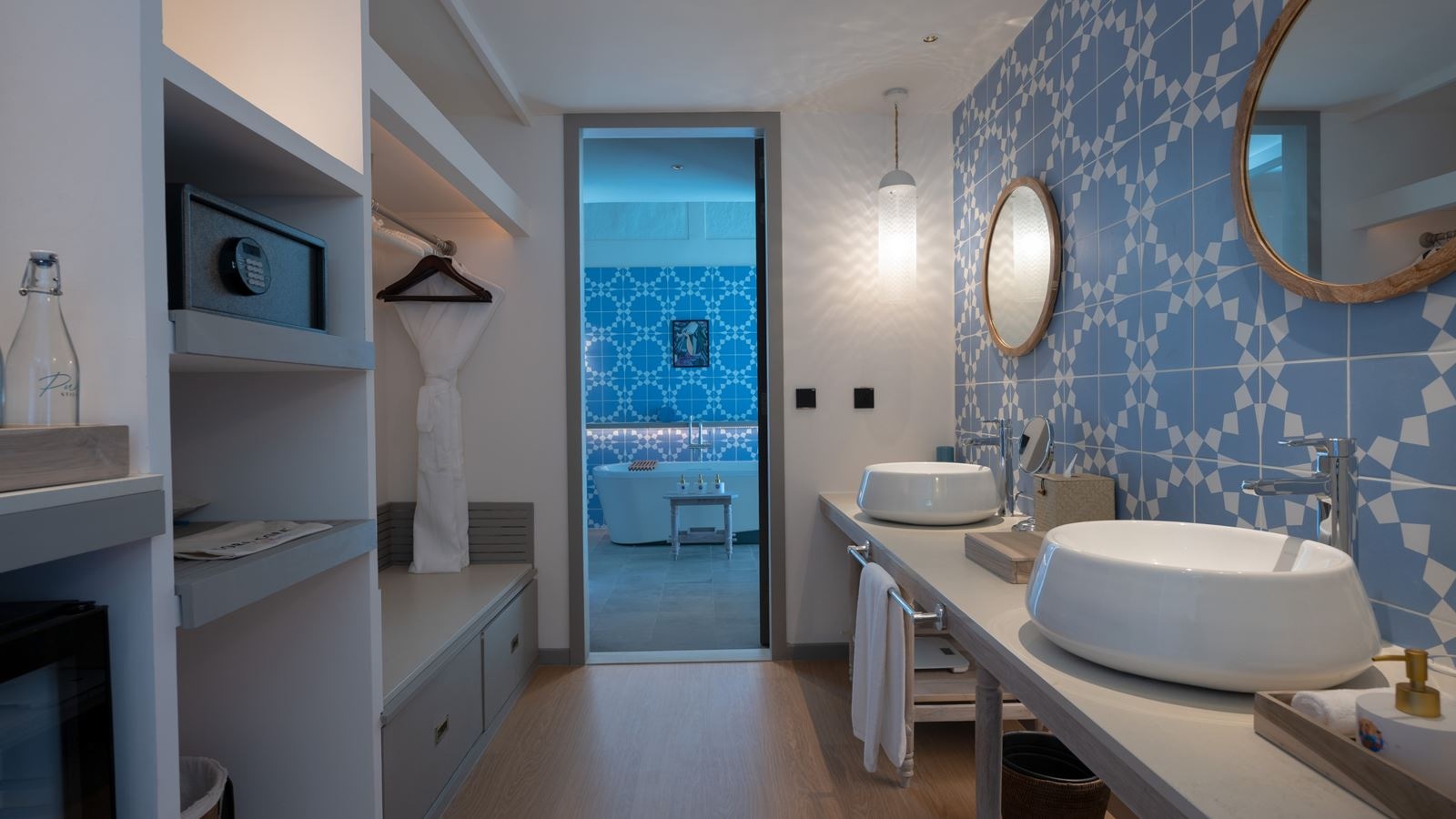 rooms-lagoon-pool-villa