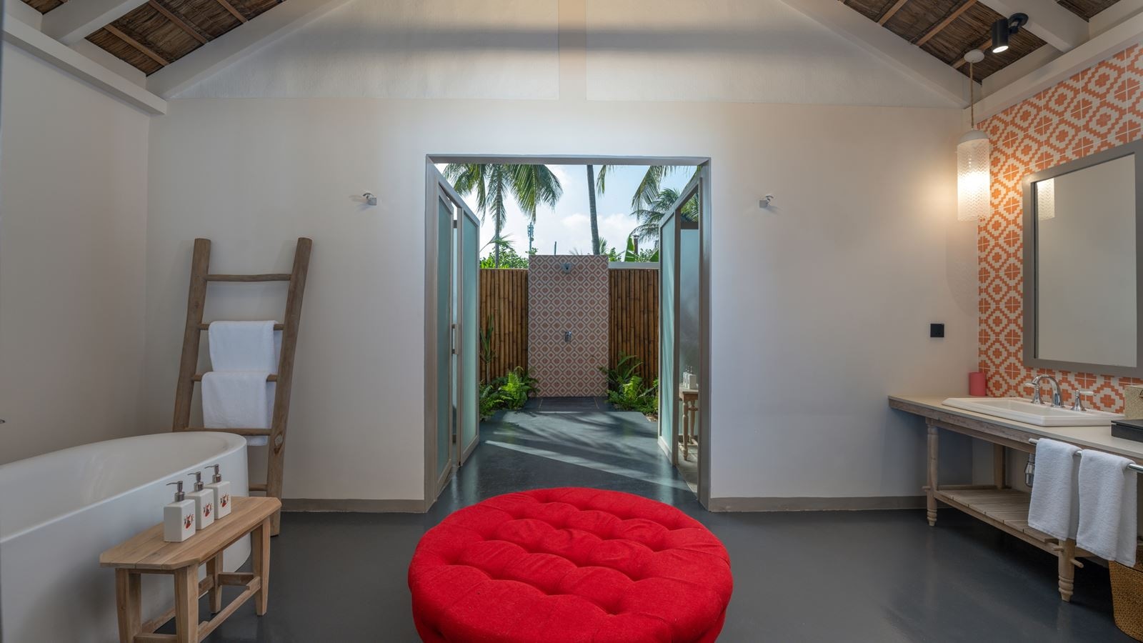 rooms-beach-pool-suites